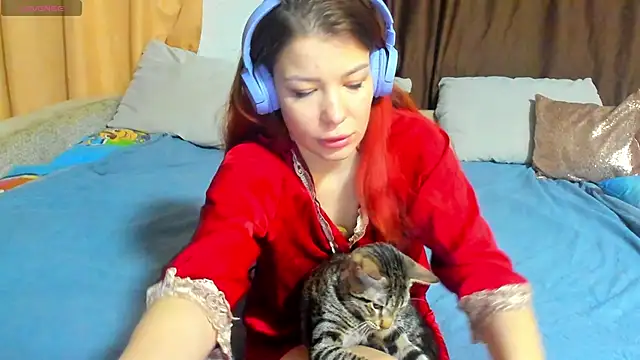 Snapshot of Eva_purrr_ chatting on 02/20/26, 01:35 Eva purrr online show from 02/20/26, 01:35