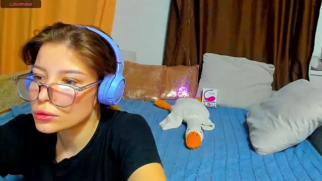 Eva purrr  online show from 11/18/25, 01:10