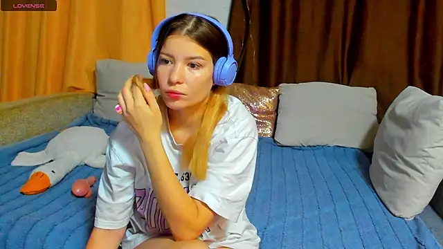 Eva purrr  online show from 11/17/25, 01:09