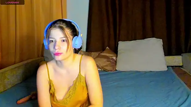 Snapshot of Eva_purrr_ chatting on 11/05/25, 01:20 Eva purrr online show from 11/05/25, 01:20