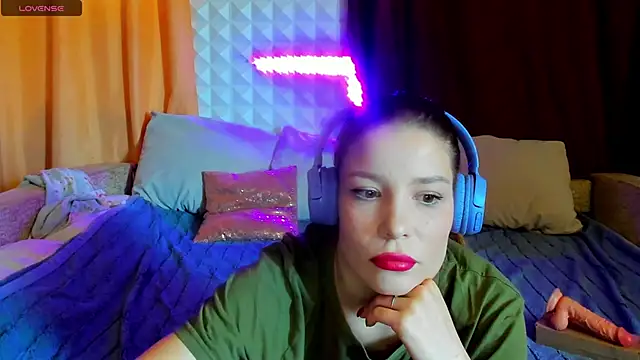 Eva purrr  online show from 04/17/26, 12:19