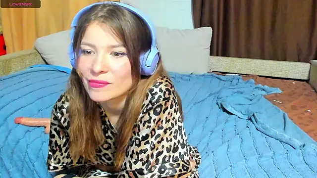 Eva purrr  online show from 12/13/25, 09:21