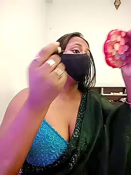 LoveLy-Soneya online show from 12/17/25, 11:37