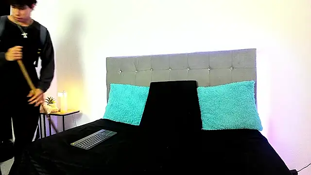 Snapshot of chris_evans27 chatting on 12/13/25, 08:04 chris evans27 online show from 12/13/25, 08:04