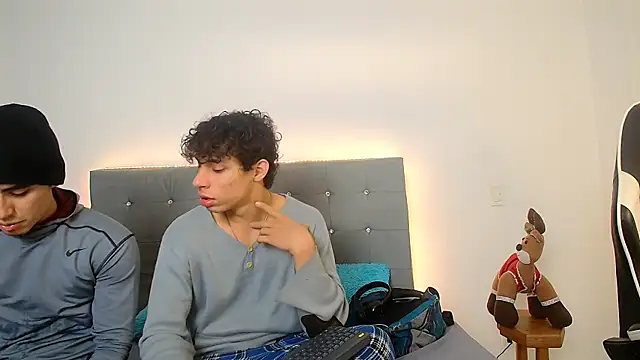 Snapshot of chris_evans27 chatting on 11/27/25, 03:07 chris evans27 online show from 11/27/25, 03:07