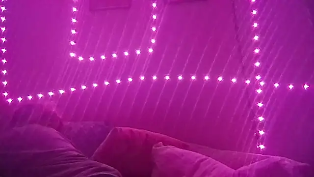 Redriddinghood8 online show from 11/19/25, 05:18