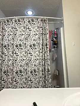 Redriddinghood8 online show from 12/17/25, 03:44