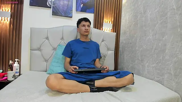 Elian Julian online show from 12/01/25, 11:27