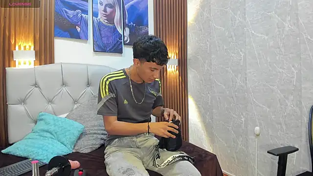 Elian Julian online show from 11/15/25, 11:42