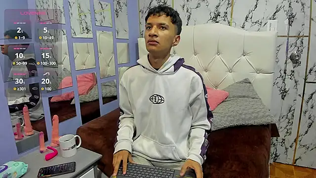 Snapshot of Elian_Julian chatting on 11/07/25, 12:59 Elian Julian online show from 11/07/25, 12:59