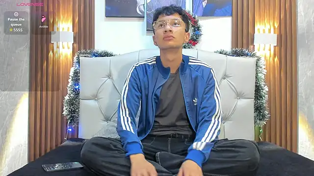 Elian Julian online show from 11/22/25, 01:37