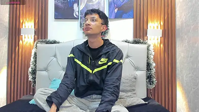 Elian Julian online show from 11/22/25, 07:46