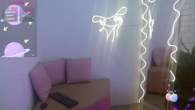 PEACHY TAY online show from 11/10/25, 11:37