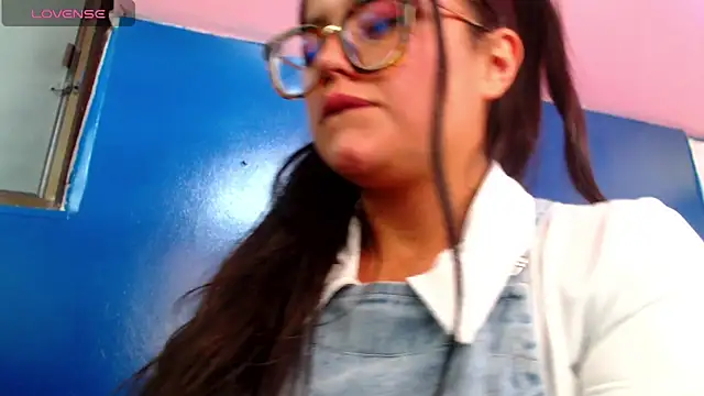 lucy23   online show from 11/04/25, 02:43