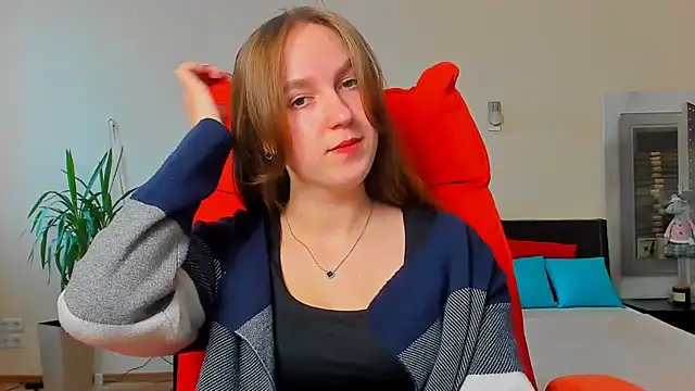 Snapshot of Nesie-Stoun chatting on 11/23/25, 09:30 Nesie-Stoun online show from 11/23/25, 09:30