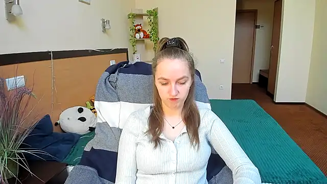 Snapshot of Nesie-Stoun chatting on 11/24/25, 09:20 Nesie-Stoun online show from 11/24/25, 09:20