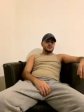 Snapshot of MorenoVelvet chatting on 01/18/26, 04:32 MorenoVelvet online show from 01/18/26, 04:32