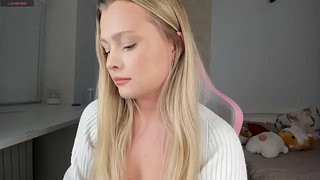 Snapshot of elly_aryxd chatting on 11/08/25, 05:27 elly aryxd online show from 11/08/25, 05:27