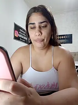 nahiarabiel33 online show from 04/15/26, 06:12