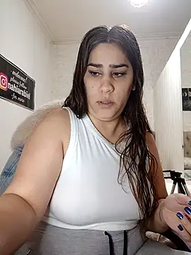 Snapshot of nahiarabiel33 chatting on 07/12/26, 03:35 nahiarabiel33 online show from 07/12/26, 03:35