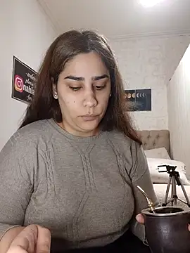 Snapshot of nahiarabiel33 chatting on 06/15/26, 07:02 nahiarabiel33 online show from 06/15/26, 07:02