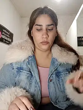 nahiarabiel33 online show from 05/28/26, 04:02