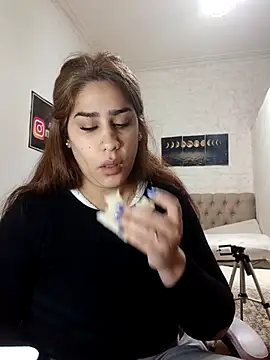 Snapshot of nahiarabiel33 chatting on 07/13/26, 04:17 nahiarabiel33 online show from 07/13/26, 04:17