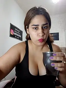 nahiarabiel33 online show from 04/18/26, 09:04