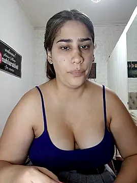 nahiarabiel33 online show from 02/18/26, 04:47