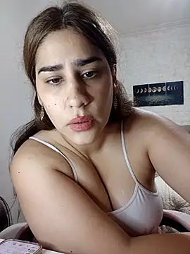 nahiarabiel33 online show from 04/16/26, 09:50