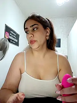 nahiarabiel33 online show from 12/22/25, 01:39