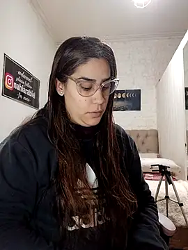 Snapshot of nahiarabiel33 chatting on 06/25/26, 07:30 nahiarabiel33 online show from 06/25/26, 07:30