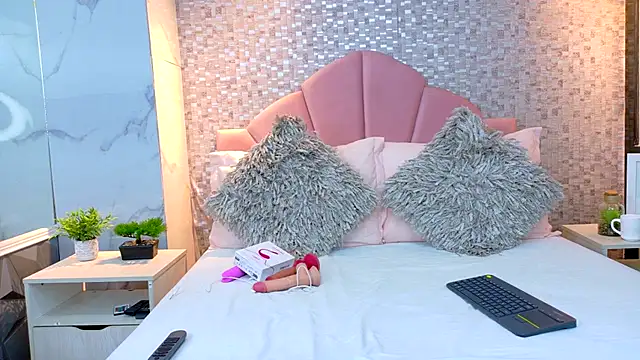 ValeriaMonet online show from 11/10/25, 07:30