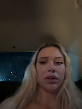 Snapshot of GirlsMia_ chatting on 11/06/25, 12:53 GirlsMia online show from 11/06/25, 12:53