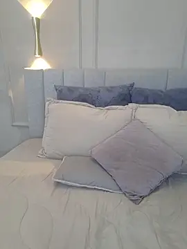 annie  20 online show from 12/04/25, 12:15