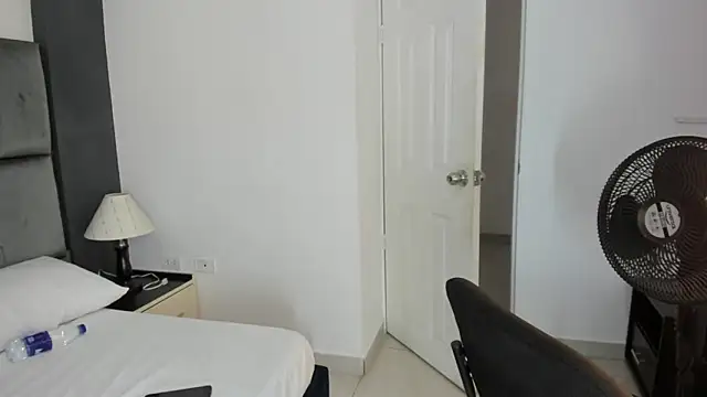 CatleyaSmith online show from 12/14/25, 12:33