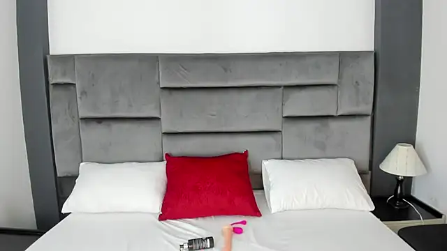 CatleyaSmith online show from 12/19/25, 12:07