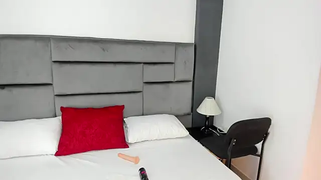 CatleyaSmith online show from 12/21/25, 12:18