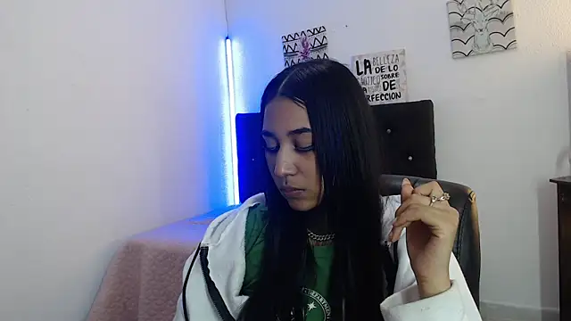 Snapshot of lyam_ebony_ chatting on 02/14/26, 08:20 lyam ebony online show from 02/14/26, 08:20