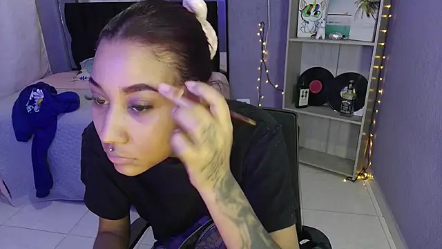 lyam ebony  online show from 11/16/25, 07:51