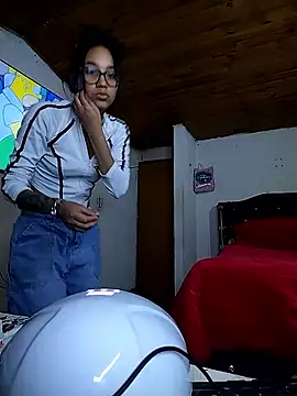 Snapshot of lyam_ebony_ chatting on 01/12/26, 03:35 lyam ebony online show from 01/12/26, 03:35