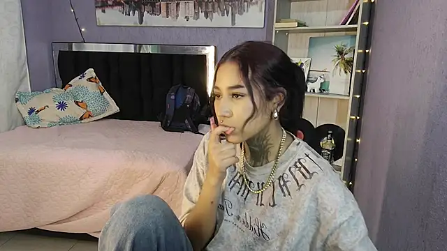 lyam ebony  online show from 12/01/25, 02:56