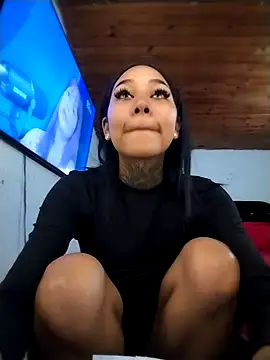 Snapshot of lyam_ebony_ chatting on 02/22/26, 10:11 lyam ebony online show from 02/22/26, 10:11