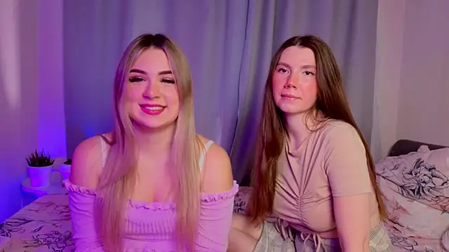 Snapshot of MelitaMoote chatting on 11/17/25, 08:07 MelitaMoote online show from 11/17/25, 08:07