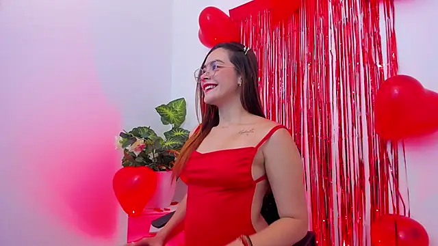 Snapshot of SaraAlvarezx chatting on 02/15/26, 05:08 SaraAlvarezx online show from 02/15/26, 05:08