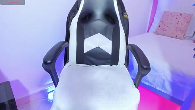 Emi Rosee online show from 11/26/25, 12:38