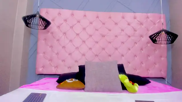 Mia Horney online show from 12/02/25, 12:29