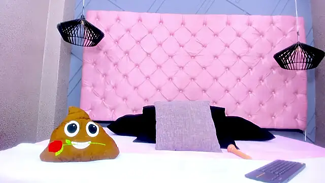 Snapshot of Mia_Horney chatting on 01/19/26, 12:42 Mia Horney online show from 01/19/26, 12:42