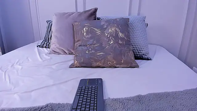 Luciajonnes online show from 11/11/25, 01:39