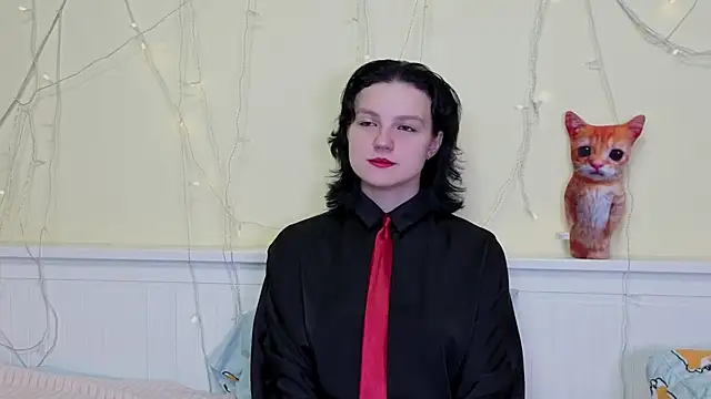 LatinaHuguenin online show from 11/24/25, 07:08